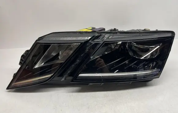 Skoda Octavia Mk1 (1U) Headlight/headlamp 5E1941015D