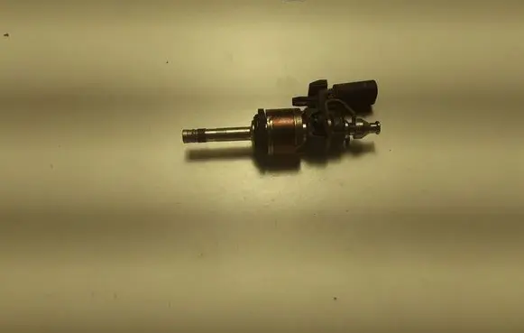 Skoda Kamiq Fuel injector 0261500443