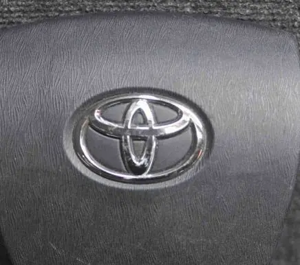 Toyota Prius c Steering wheel airbag