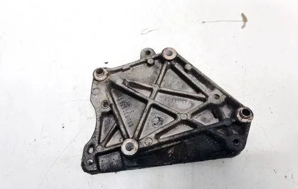 Engine mounting bracket