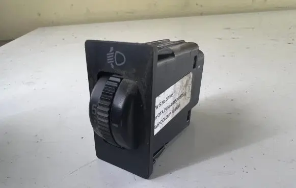 Toyota Avensis T250 Headlight level height control switch 8415205050 37166