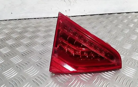 Tailgate rear/tail lights