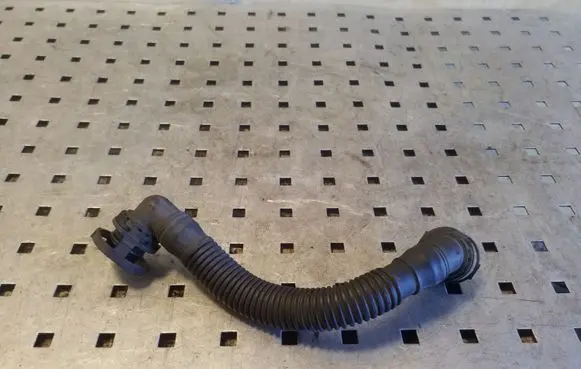 Volkswagen PASSAT B7 Breather hose/pipe 03L103493AE