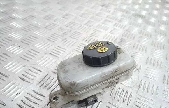 Brake fluid reservoir