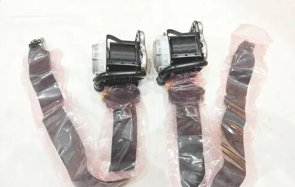 Skoda Octavia Mk3 (5E) Front seatbelt 5E0857701 5E0857702