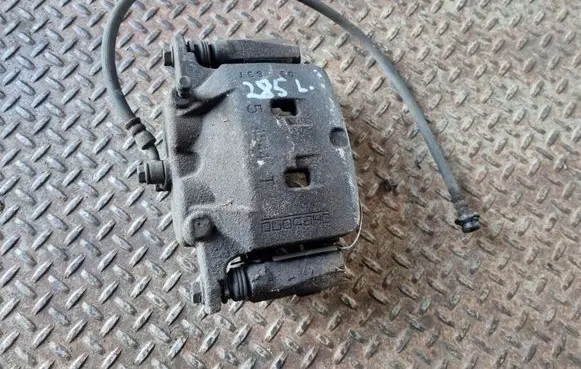 Nissan X-Trail T32 Front brake caliper