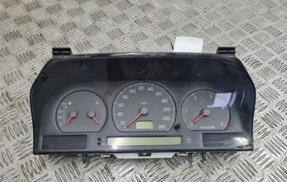 Volvo S70 V70 V70 XC Speedometer (instrument cluster) 9168144