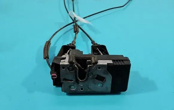 Opel Combo C Rear door lock 13157757 IMPRK1518733