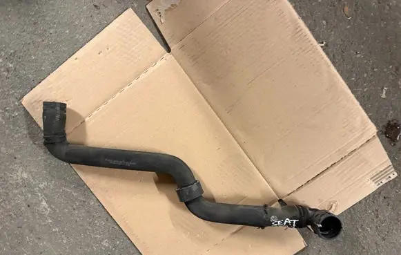Seat Leon IV Engine coolant pipe/hose 3Q0122051BK