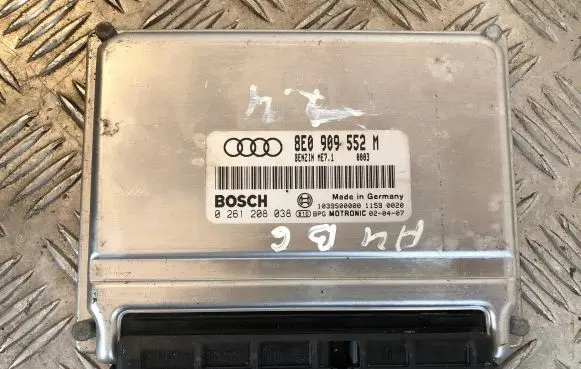 Audi A4 S4 B6 8E 8H Engine control unit/module 8E0909552M 1039S00000 0261208038