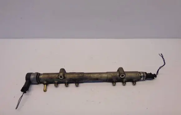 Volvo XC70 Fuel pressure regulator 30750409