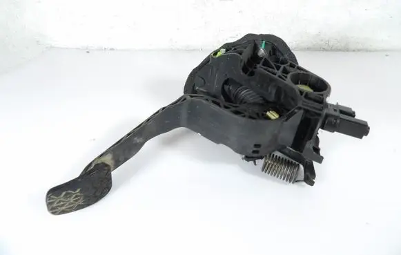 Ford Courier Accelerator throttle pedal EY16-7B633-CA
