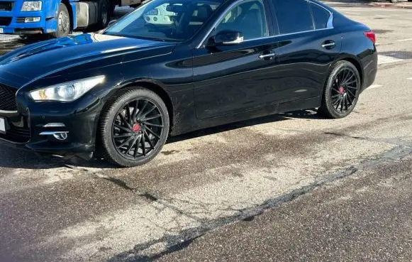 Infiniti Q50 Rear door