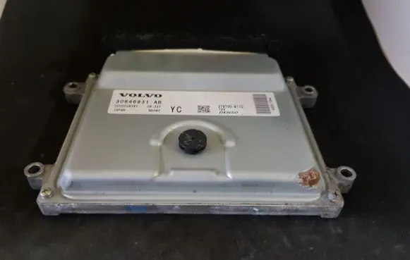 Volvo S80 Engine control unit/module 30646931AB