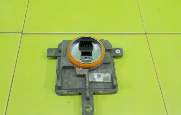 Jaguar XF X260 LED ballast control module 1036060061 XP261