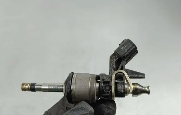 Suzuki SX4 S-Cross Fuel injector 0261500754