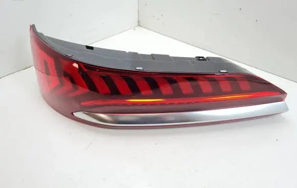 Audi Q7 4M Rear/tail lights 4M0945075 90139898