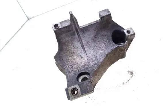 Saab 9-5 A/C compressor mount bracket 4670717