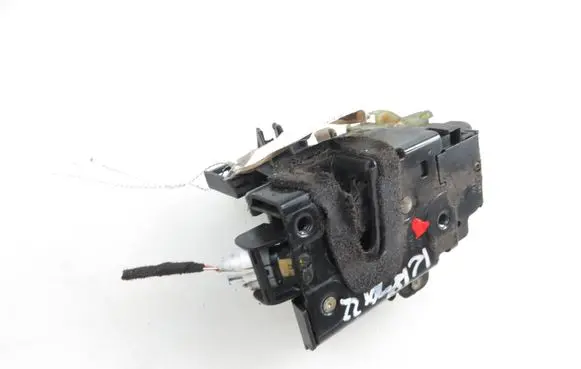 Volkswagen Polo IV 9N3 Front door lock 3B1837016