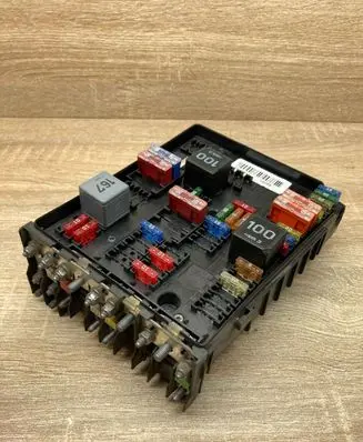 Volkswagen PASSAT B6 Fuse module 1K0937124Q 1718009