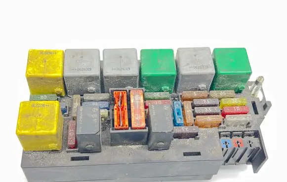 Mercedes-Benz R W251 Fuse module A1645400672