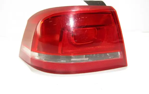 Volkswagen PASSAT B7 Rear/tail lights