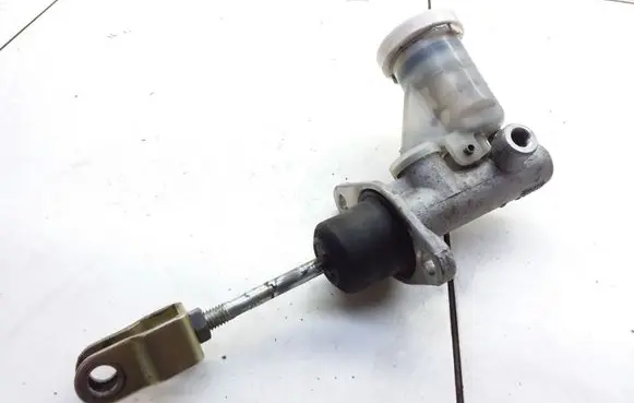 Mitsubishi Carisma Clutch master cylinder
