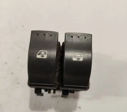 Renault Laguna II Electric window control switch 015090C
