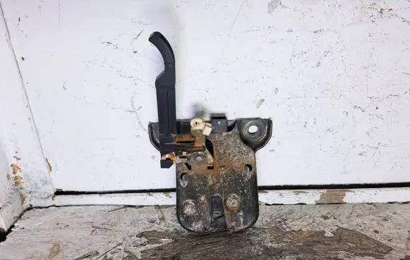 Audi A3 S3 8P Tailgate/trunk/boot lock/catch/latch 8P3827469A