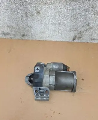BMW 1 F20 F21 Starter motor 8621840 0001172609