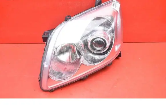 Toyota Avensis Verso Headlight/headlamp 0821211F3L