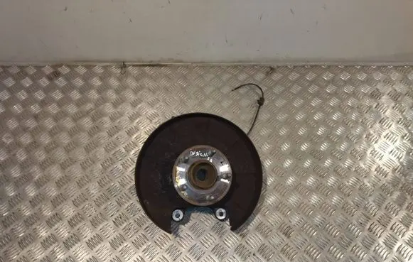 Rear wheel hub