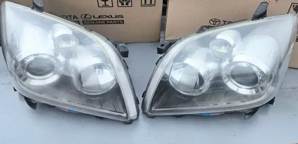 Toyota Avensis T250 Headlights/headlamps set 