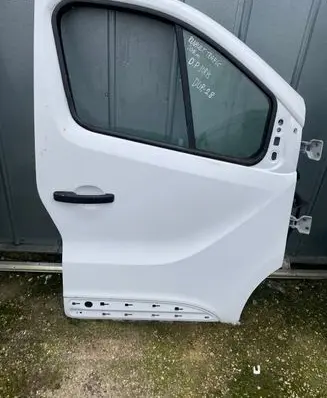 Renault Trafic III (X82) Front door