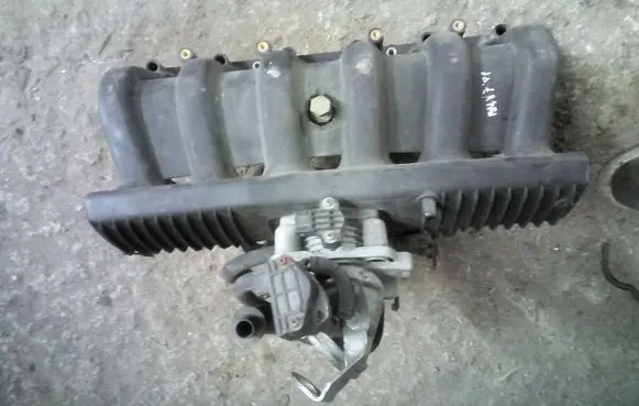 BMW 7 E38 Intake manifold 11611427618