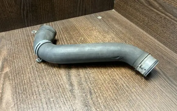 Mercedes-Benz Vito Viano W639 Engine coolant pipe/hose 6395017382