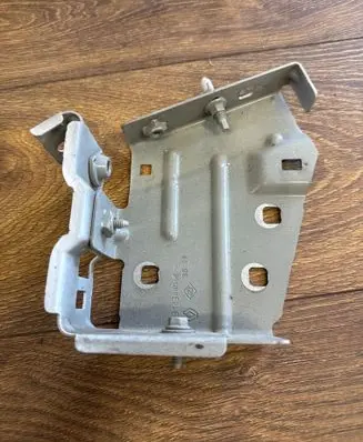 Renault Master III Fender mounting bracket 631438806r