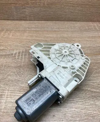 Audi A5 Sportback 8TA Front door window regulator motor 8T0959802B