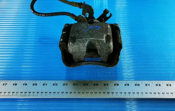 Opel Insignia A Rear brake caliper
