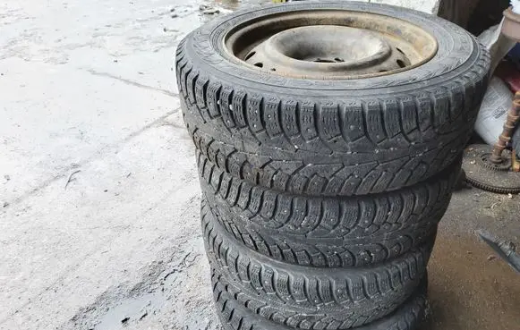 Citroen Berlingo R15 winter/snow tires with studs NOKIAN 18565R15