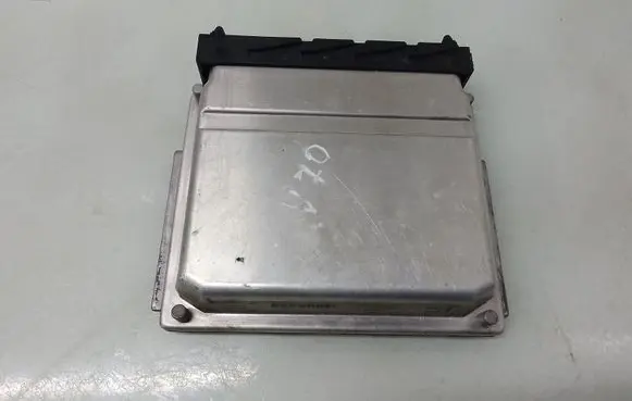 Volvo V70 Engine control unit/module 0281011441