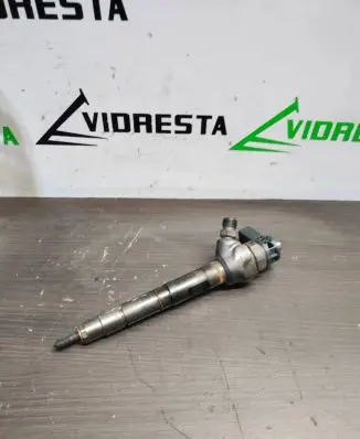 Audi A4 S4 B8 8K Fuel injector 0445110