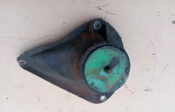 Jaguar XJ X300 Engine mount bracket