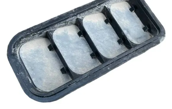 Volkswagen Crafter Quarter panel pressure vent 7N0819465E
