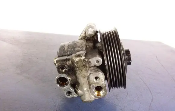 Jaguar XF X250 Power steering pump 8X233A696BA