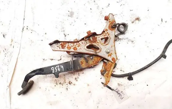 Toyota Avensis T250 Clutch pedal 