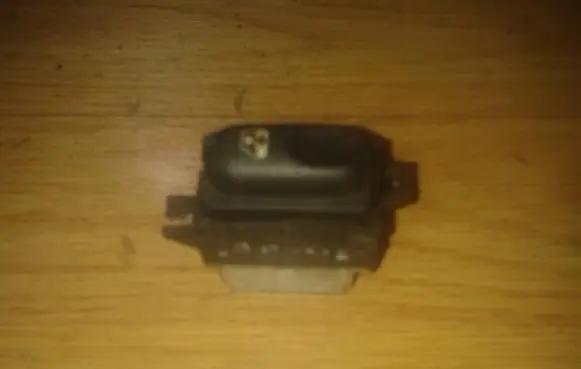 Renault Laguna I Electric window control switch 047