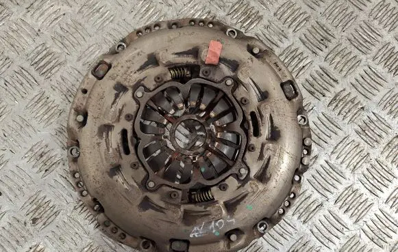Toyota Avensis T270 Pressure plate 3100105100