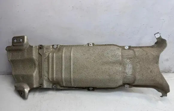 Land Rover Discovery 5 Exhaust heat shield CPLA114B06AF CPLA114B04AE