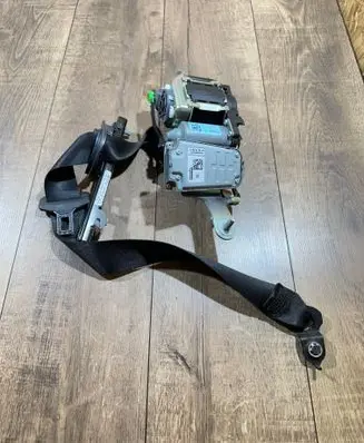 Mercedes-Benz C W204 Front seatbelt 616426600 05360127 01L0000